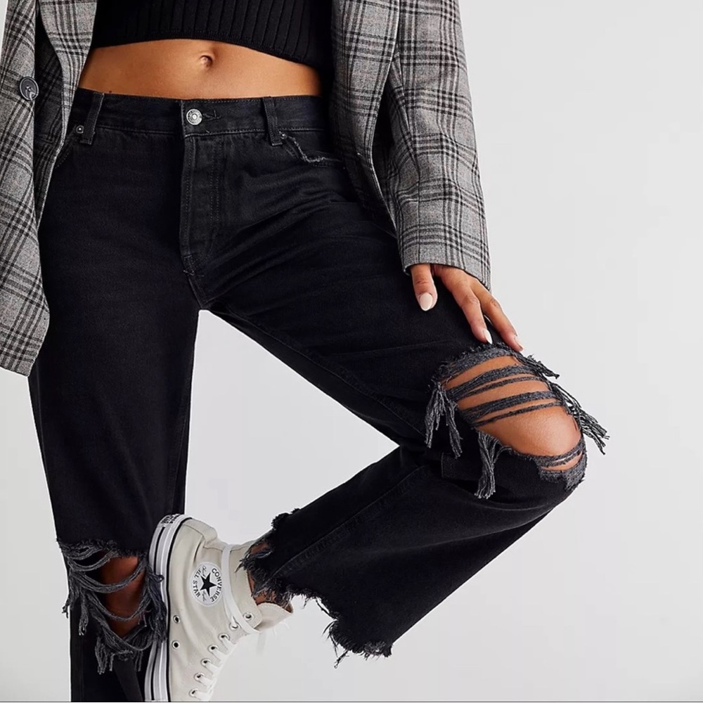 Free People NWOT Maggie Mid Rise Straight Jean Capris Size 26 Distressed - Picture 3 of 6